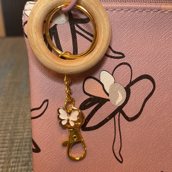 #141 Mauve Flower Makeup Bag with Butterfly Charm - Picture 2 of 4